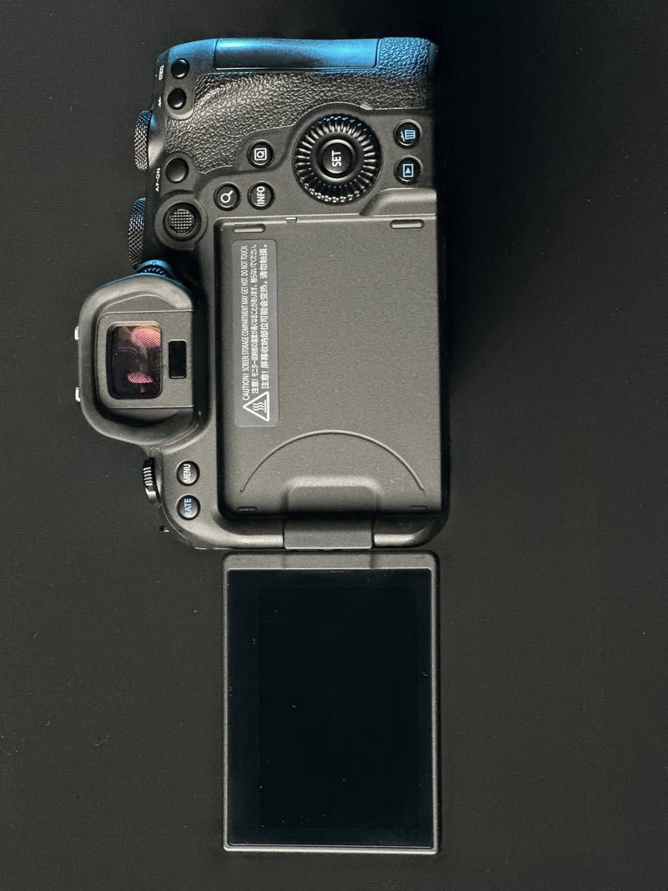 — Canon EOS R6 + Canon RF 24-105mm F4L IS USM 🔥
كامرة احترافية فول فريم، الغنية عن التعريف
مناسبة للتصوير الفوتوغرافي والفيديو وصناعة المحتوى، أداء سريع وثبات خرافي وجودة صورة سينمائية ✨

🔹 المواصفات:
• سنسر Full Frame
• تصوير 4K احترافي
• تثبيت داخلي قوي IBIS
• أوتوفوكس سريع جداً مع تتبع العين
• أداء ممتاز بالتصوير الليلي
• تصوير متواصل سريع للمناسبات والسبورت

🔸 العدسة:
Canon 24-105 F4
عدسة احترافية متعددة الاستخدام
حدة ممتازة + ألوان جميلة + فتحة ثابتة F4 🔥

📦 الملحقات:
✔️ الحزام الأصلي
✔️ بطارية
✔️ شاحن بطارية
✔️ جاهزة للشغل مباشرة

🖤 الكامرة نظيفة جداً والاستعمال مرتب مثل مو واضح بالصور
السعر 2100000 مليونين ومية بيهة شي بسيط 
📩 للاستفسار خاص
او اتصل ***********
