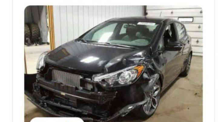 السلام عليكم 
فورتي هاتشباك موديل 2015
فول مواصفات عدا الفتحه
بصمات 4 تشغيل ابواب صندوق
شاشه تبريد تدفئه
مكينه gbi1600 تيربوا خير من الله
كير at المرغوب وخير من الله 
السياره نقصه صدر  
وحادث بلعراق خفيف الجاملغ الخلفي عكس السايق ويا قبق الجنطه فاني ابيعلك حزام 
دواحل السياره نضيف 
السعر 90 ورقه وبيه مجال للعلم بيه نقوصات خفيفه نزلت من سعره وله جنت ناوي اعرضه ب95 
رقم التلفون *********** بغداد, العراق
