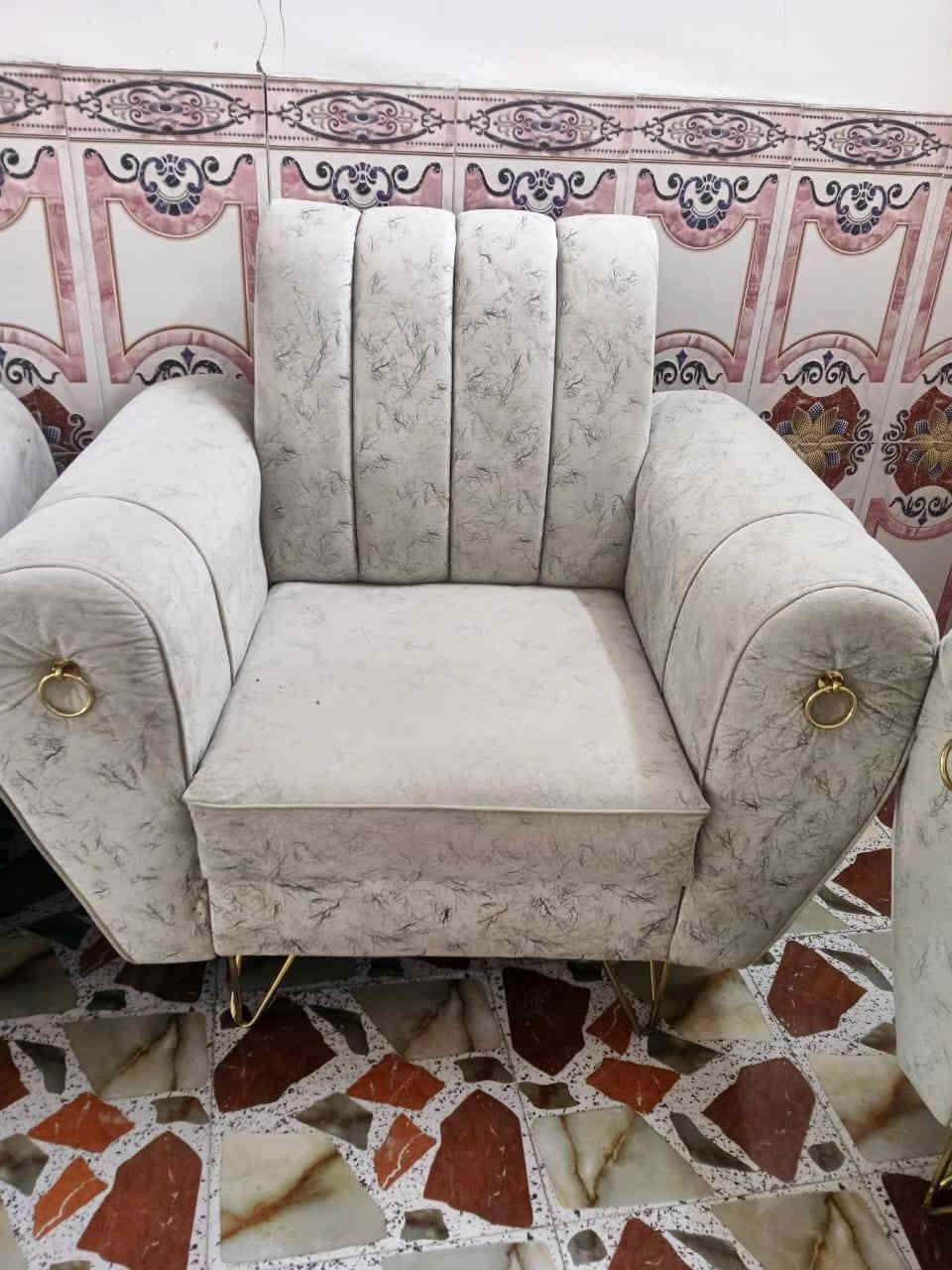 تخم 10مقاعد تسكام اي ضرر ما بي سعر 250وبي مجال مكان نجف براكيه الستفسار ***********
