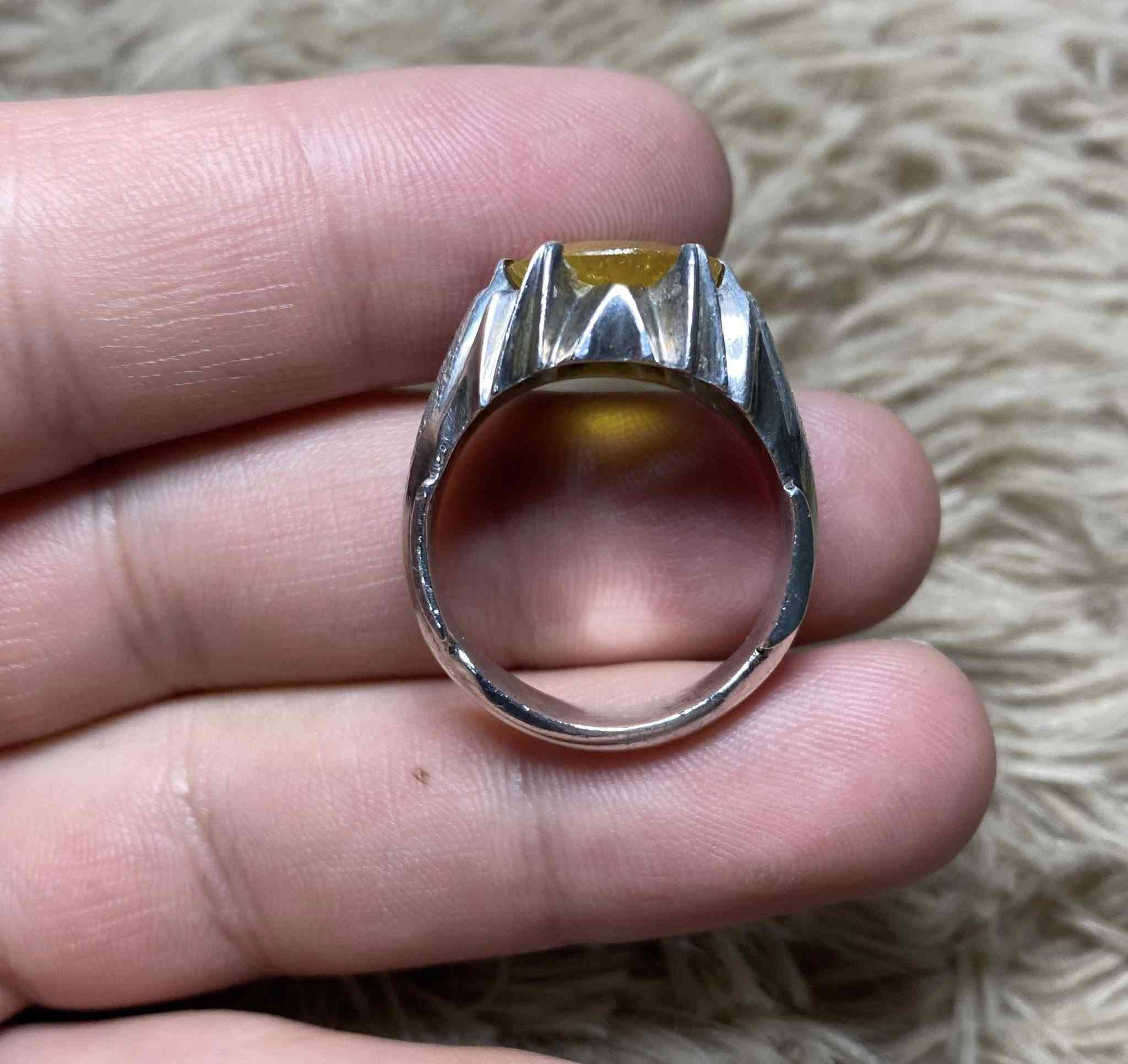 سلام عليكم ياقوت افريقي اصفر صياغة ثقيلة قياس(24)
للبيع يوجد توصيل ***********
