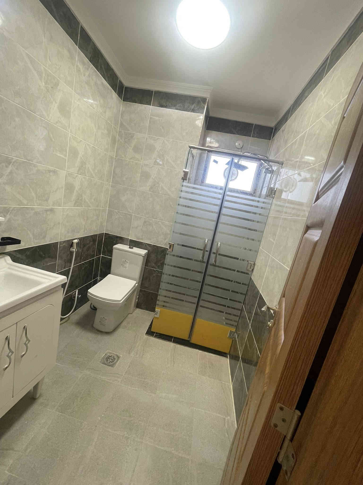 شقه 152 متر مربع للبيع نقدا
واقع حال 130 م
مجمع ابن فرناس في التاجيات مقابل معهد النفط العربي قرب جسر المثنى
بناية B1 طابق خامس تفاصيلهة ( صالة كبيرة ، هول مفتوح على المطبخ ، غرفتين نوم ، حمامات عدد 2 ، منور ، بالكونة )
البنايه جاهزه ومسكونه ومتوفر كل الخدمات ( سكيورتي وماء وكهرباء ومدارس ومصاعد وساحات ومول قيد الانشاء ونادي ترفيهي ،…)
سعرها بالشركه 158500000
ابيع نقد 152 مليون الشقة مسددة بالكامل وجاهزة والاستلام مباشر
مجهزة بكاونترات مطبخ مع طباخ مع مفرغة هواء مع مغسله مع سخان مع اجهزة تبريد عدد 2  
اللي يحب يتصل مباشر 
***********
ابو مصطفى
