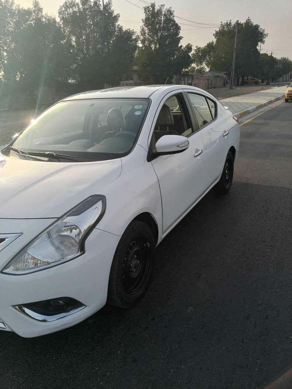 سني موديل ٢٠٢٤ بهيه شخطه بسيطه بالباب الخلفي مكفولة ماشيه ٦٥الف سعر 118$  وبيها مجال بسيط رقم اربيل سنويه بسمي العنوان بغداد لأمين حي رئاسة رقم الهاتف ***********
