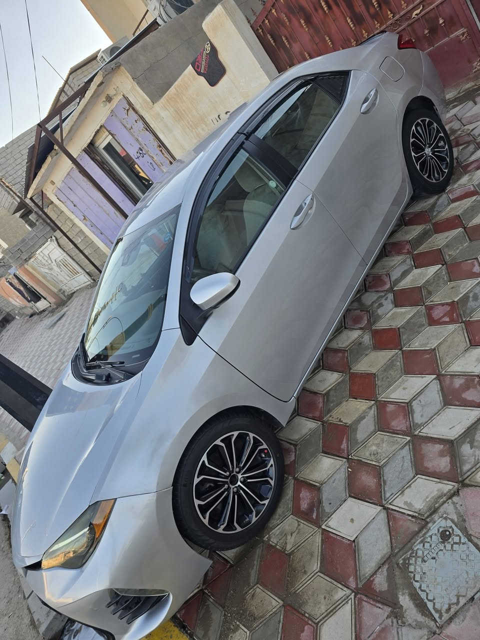 السلام عليكم ***********
كورلا موديل 2017
فئة LE
حادثها كدامك بس خشم البنيد فقط حتة للراديتر ماواصل وبيهة ٣قطع كلير فقط كلير فقط مرشوشات بأمريكا 
السيارة ماشية 90حقيقي 
كير محرك مامفتوح ع وضع الشركة ميكانيك السيارة كلة تمام تبريد تدفئة كلة تمام وشركة مابيها كل نقص السعر 135 وبي مجال
