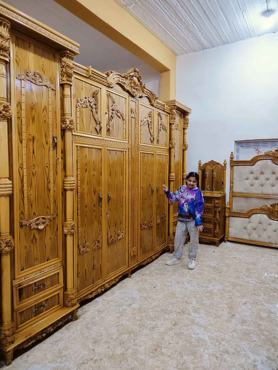 السلام عليكم غرفه مستخدمه بدون زاويه عنوان واسط العزيزيه شارع التربيه يوجد واتساب ***********
