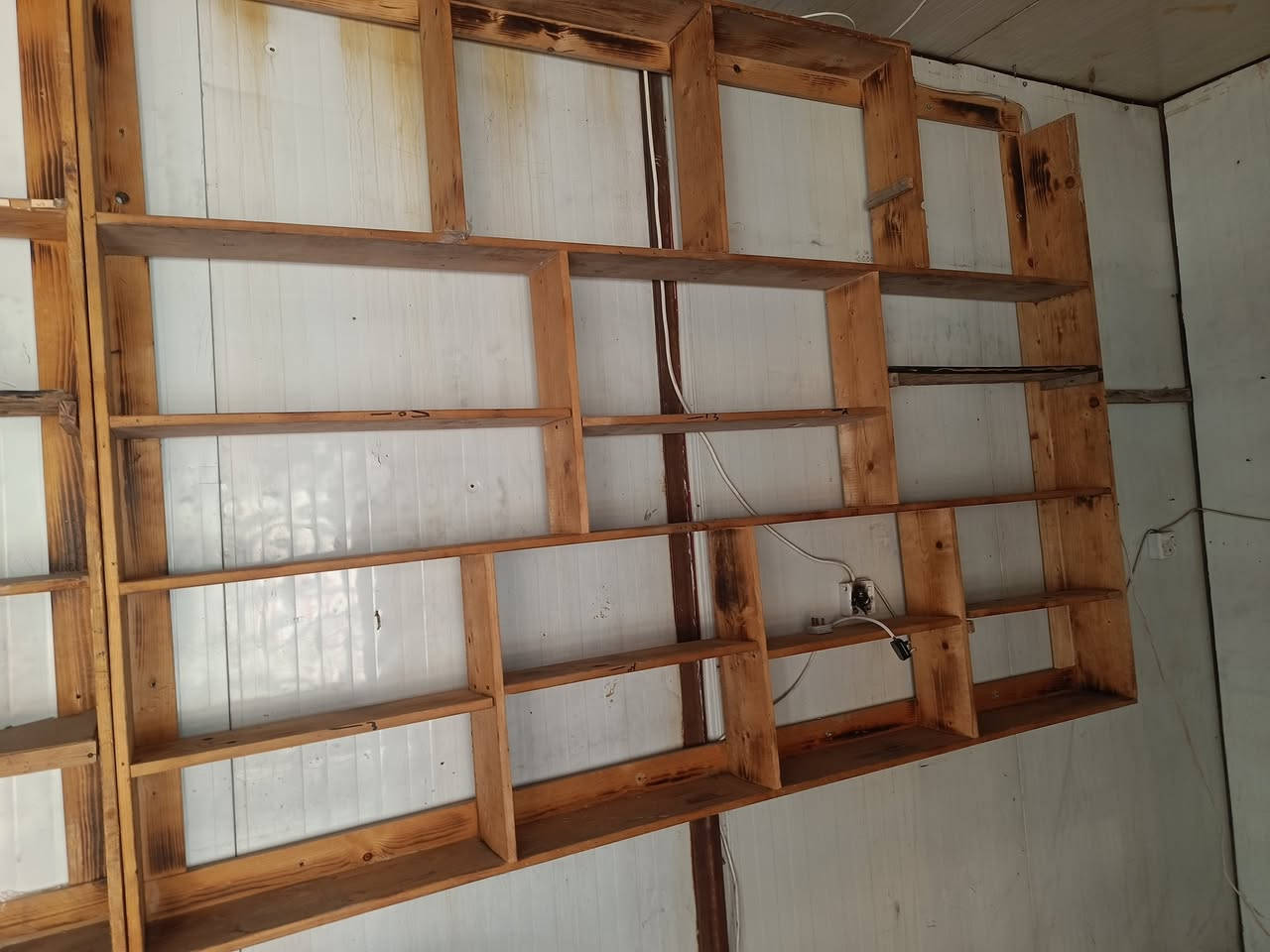 السلام عليكم من رخصت مدير الكروب عندي رفوف مال محل للبيع وجام خانة وكبنك وساندويج نظيف بعدة مامفصخ تجي وتشوف بعينك للتواصل على الرقم ***********
