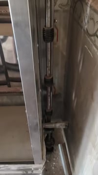 يوجد عندنا شواية دجاج ايرانية غير مستخدمه 6 شيش ماطور شغال كامله ومناس...