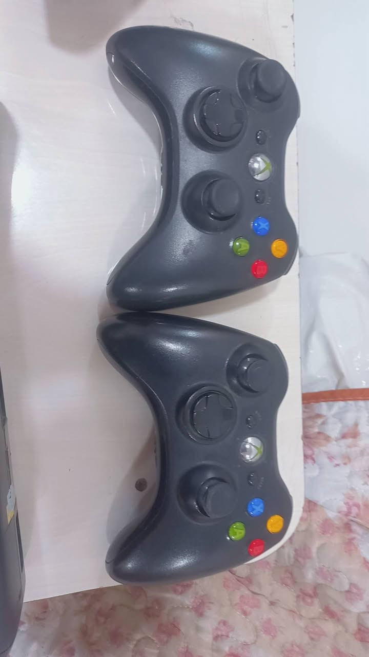 السلام عليكم شباب..
عندي جهاز Xbox 360 Slim (نسخة السلم الأسود المطفي) الأصلي والاعتمادي جداً، الجهاز غني عن التعريف بنظافته وأدائه، ومستند على أرقى الملحقات:
​الملحقات الويا الجهاز:
​كاميرا الاستشعار والحركة Kinect الأصلية بحالة ممتازة.
​جويستيك (يدة تحكم) الأصلية مالت الجهاز.
​محول الطاقة (الباور سبلاي) الأصلي وكافة الوايرات.
اريدة مراوس مع Xbox one 
ملاحضة وحدة من اليدات بيها مشكلة ب Rt وتتصلح اما الباقي كامل 
واتس اب *********** او تعال خاص
