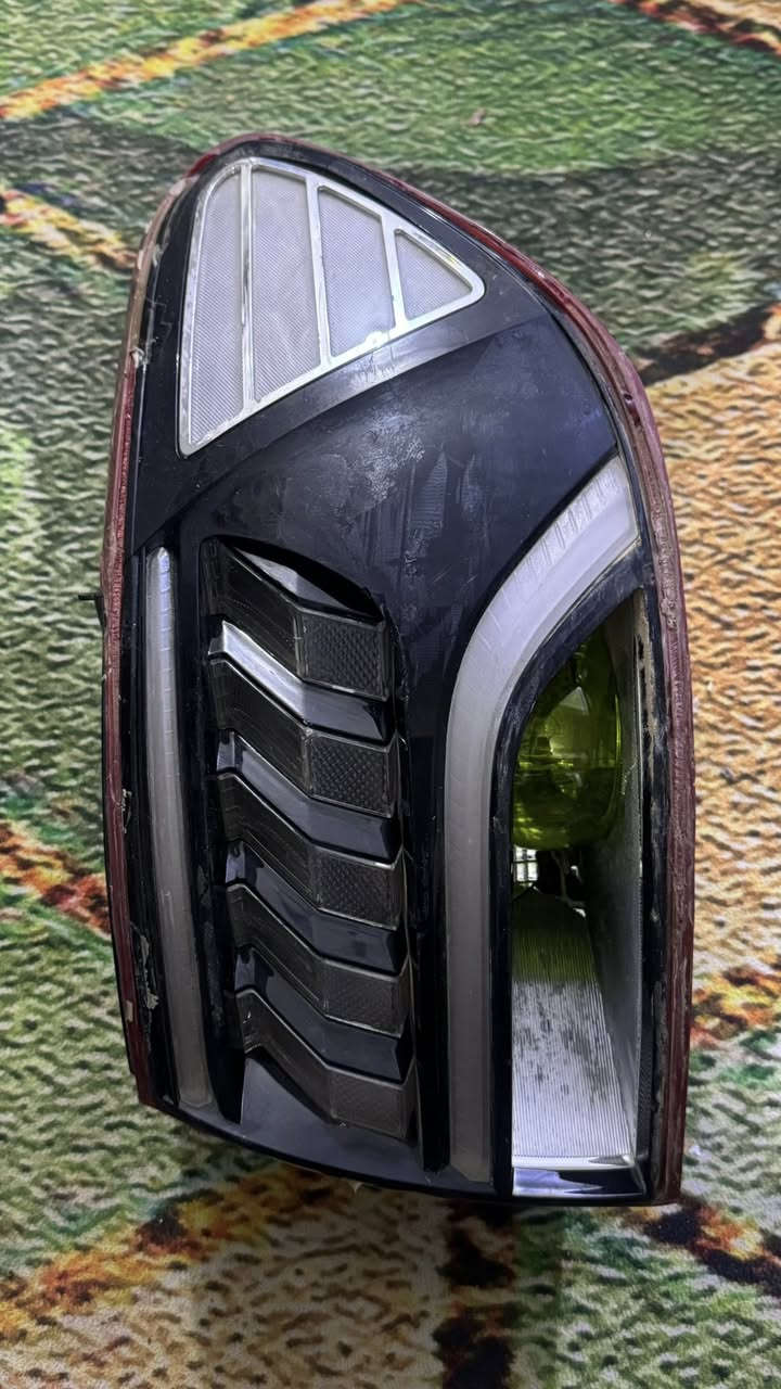 السلام عليكم 
عندي بك لايت سورنتو 2020 خليجي للبيع ناقصة بس غلاف قبق بكلايت وهاهية كلشي شغال للاستفسار ***********
