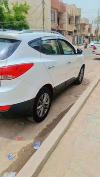 توسان 2015 خليجي ابيض رقم بغداد محرك 2000 دوش سيارة نظيفة محرك مبدل جد...