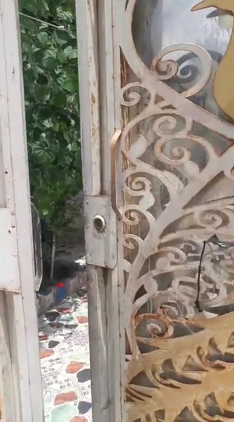 بيت تجاوز للبيع العنوان حي العسكري قرب مدرسه الفرات ركن على الشارع البيت كله عكاده مامعوض السعر 17 وبيه مجال التواصل على هذه الرقم ***********

