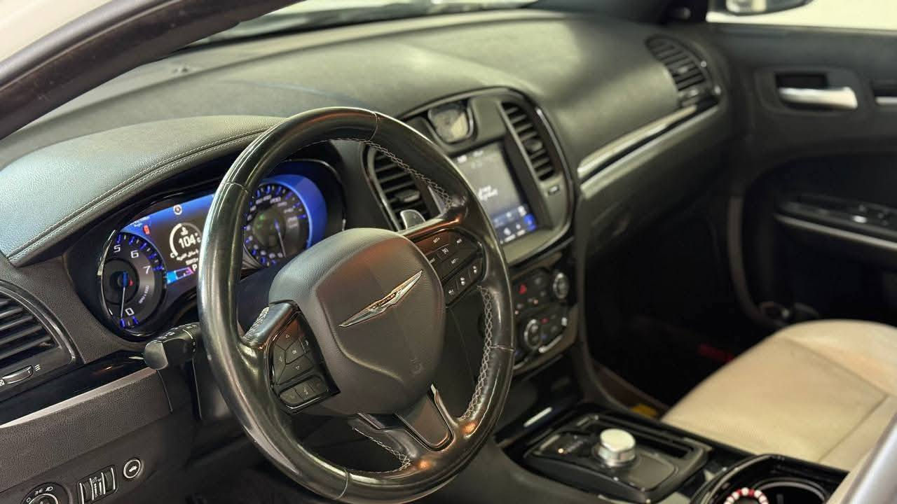 فول مواصفات واحد على واحد
ماشية 53 ألف ميل، مواصفات فول كاملة 
بانوراما وجلد محرك 6 سلندر 3600cc، 
كير 8 نمر كير ماوس، نظام 
وضعيات قيادة متعددة مع وضع 
سبورت، تشغيل بصمة وتشغيل 
عن بُعد، ستيرن كهرباء مع شفتات 
ستيرن، درگة خياط.
سقف بانوراما، مقاعد جلد، مقاعد 
أمامية كهربائية مع تبريد وتدفئة، 
مقاعد خلفية تدفئة، 3 كشنات خزن، 
مكان أكواب ساخن وبارد.

قيادة ذاتية، رادار، مانع انزلاق، كاميرات 
مع شاشة كبيرة أندرويد، مرايا جانبية 
قُلاب، مراية داخلية تعتيم ذاتي، زنون.

ستريتر كهرباء، بردة خلفية كهرباء، 
ويل 20 أسود، دمّام بالصندوق.

ال💎ــسعـر 🟥 145بيه مجال اتصال فقط ماكو خاص ***********
