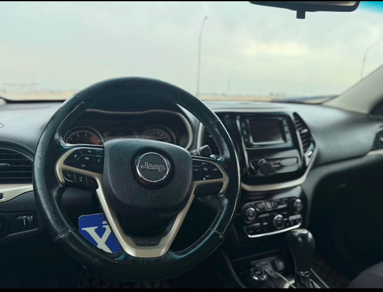 جيب شيروكي موديل 17 وارد كندي فقط بنيد سرقه بدون حادث كفاله من الحادث كفاله من الصبغ بس البنيد  *********** الاتصال 
محرك 6 سلندر تخم تاير تبريد رقم بصره بسمي سنويه جديده السعر 135 العنوان بصره البصرة, العراق
