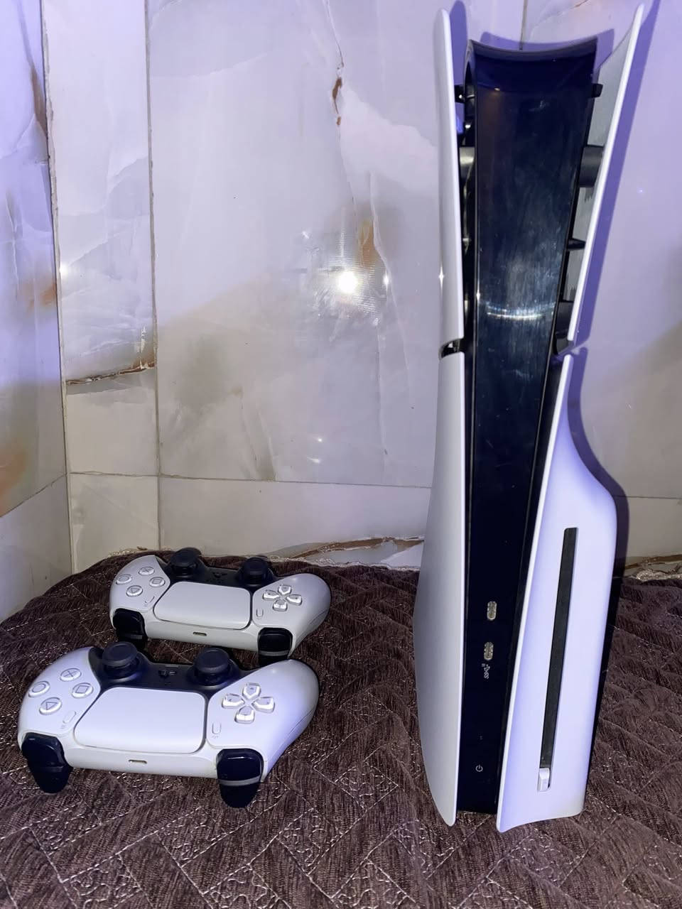 السلام عليكم
بلي فايف اوربي سلم 1TBنظيف مع كامل مداخل اي صيانة وصار اقل السنة من اخذتة والكارتونة وياه

2 جوستك اصلي 
يو بي اس فاربر اونلاين 1kv
السعر 850 
للتواصل: ‭0778 346 8434‬
