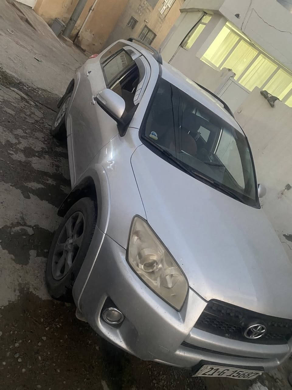 سڵاو هاورێیان  TOYOTA RAV4 بۆ فرۆشتن سەیارەکە زۆر جوان و پاک ماوەتەوە بەس ماشاللە دەوێ مۆدیل 2011 رەنگی سلڤەر مواسەفاتی بەسمەو شەخال شاشە ئایپات و کامێرە تەبرید لەمس و سوکان ڤۆلیۆم گێرو مەکینەو تەقە و رەقەی بەشەرتە چوار تایەی  ننوێی لەبنە  سەیارەکە بەس سنوقی پشتەوەی یەک بست بۆیاخە  ژمارەی تەلەفۆنی خاوەنی ***********
