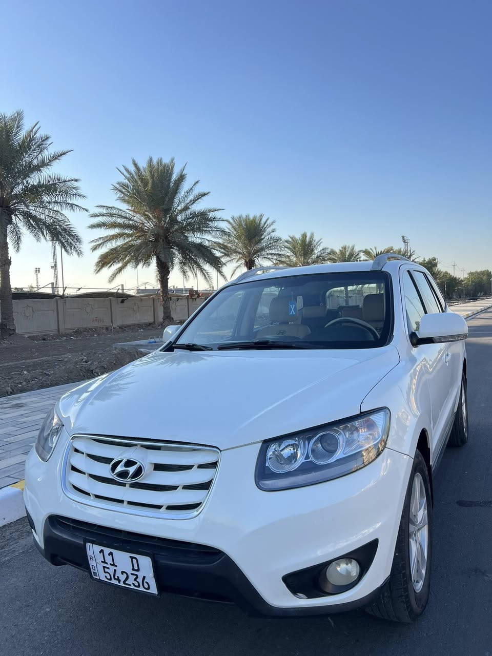 السلام عليكم سنتافيا 2012 خليجي شركه العامه ٦ سلندر 
السعر ( 137$)*********** 
سياره ٧ راكب ٦ سلندر ٣ قطع تبريد سياره جاهزه وبدون نقص 
سياره بيها جاملغ خلفي وباب جهه اليمنه رقم بغداد انگليزي تحويل مباشر
