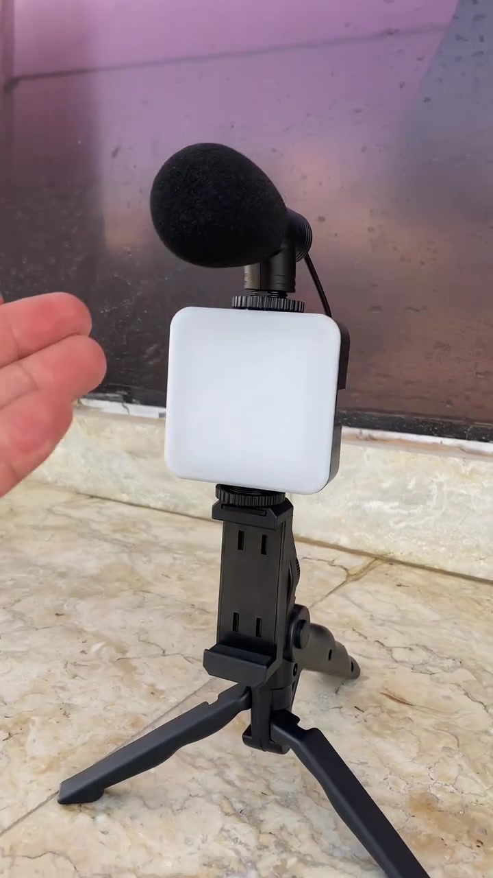 كِت صناعة المحتوى والبث المباشر AY-49
ابدأ تصوير فيديوهاتك وبثك المباشر بسهولة مع كِت متكامل يحتوي على إضاءة LED ومايكروفون وحامل للهاتف مع ترايبود عملي مناسب للتصوير اليومي وصناعة المحتوى.

• مناسب للبث المباشر وتصوير الفيديوهات والمقابلات

• يحتوي على مايكروفون بمدخل 3.5mm

• إضاءة LED49R بعدد 49 لمبة

• حامل هاتف Universal قابل للتثبيت

• ترايبود ثابت مع إمكانية استخدامه كمسكة يد

• يدعم تركيب الملحقات عبر 1/4 screw hot shoe

• يأتي مع ريموت كنترول للتصوير

• الموديل: AY-49
• نوع المايك: Electrostatic Type
• اتجاه المايك: Supercardioid
• استجابة التردد: 50Hz – 16kHz
• الحساسية: ‎-45db±3db
• مستوى الضوضاء: 24dba
• أقصى ضغط صوت: 130db
• نوع القناة: Mono
• حرارة اللون للإضاءة: 6500K (±200K)
• عدد لمبات الإضاءة: 49
• القدرة: 5W
• عمر البطارية: 1.5 ساعة على قوة 100%
• الوزن الصافي: حوالي 244g

محتويات العلبة:
• ترايبود
• إضاءة LED Flash
• مايكروفون
• حامل هاتف Universal
• ريموت كنترول
السعر 25 و التوصيل مجاني


**إذا كنت صاحب هذا الإعلان وتريد حذفه لأي سبب، رجاءا أرسل رسالة إلى الدعم الفني**