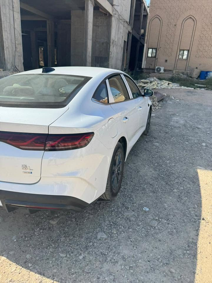 سلام عليكم
BYD Qin L 2025 

١٣ كامره فول حساسات اوتو هولد و اوتو بارك نظام القيادة الاليةداخل ابيض ملكي و تسجيل كاميرات بطاربة ٦٠ تمشيك ٨٠ كيلو على الشحن و مع البانزين ٢٠٢٠ كيلو و بعد بيها هواي مواصفات ماشية ١٧ الف
السعر  ٢٤مليون و٢٠٠

***********
