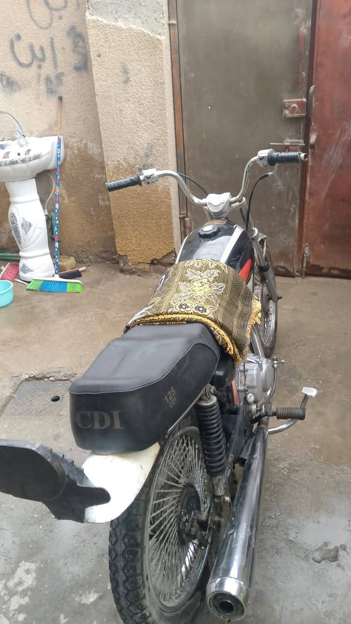 سلام عليكم دراجه اربعه كير تايكر موديل 20دراجه زرنكي مرتبه حلوه دراجه مامتعوبه من الشغل للبيت مجفتهه قبل اسبوع دراجه اوراق بسمي. رايدهه 350وبيهه مجال للشراي عنواني كربلاء الشبانات. ***********
