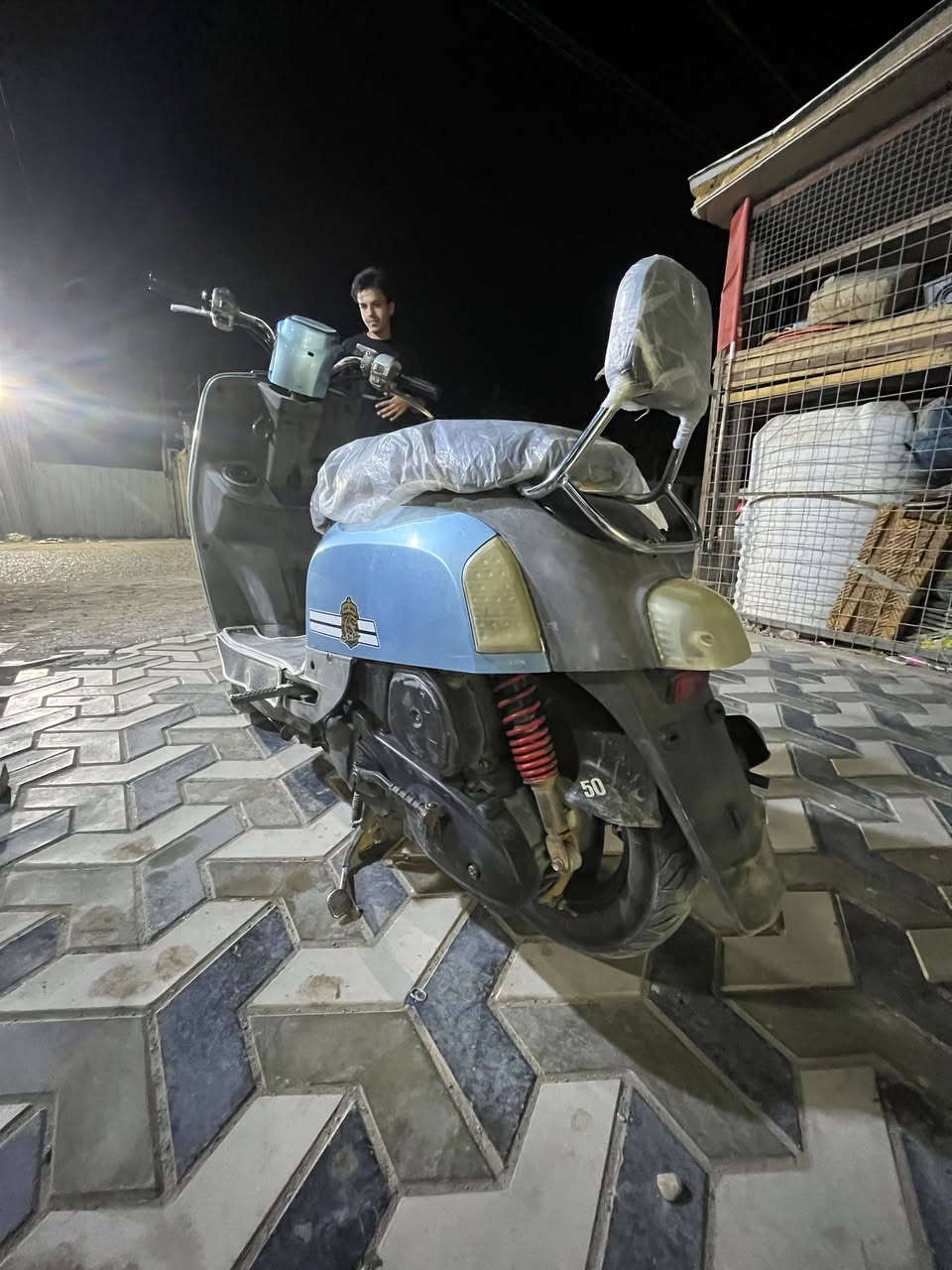 سلام عليكم بوليس البيع نضيفه مفتوحه بس ولفات ***********
