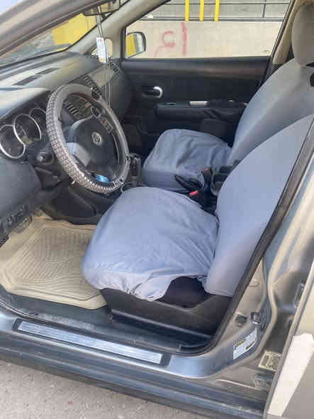 السلام عليكم ورحمه الله وبركاته
سياره للبيع نيسان فيرسا امريكي 2010 
كير محرك شرط
تخم تاير جديد
دوشمه داخل 
سياره نضيفه وشوف العين
بونيد ودعاميه امامي فقط صبغ 
السعر 75 
***********
