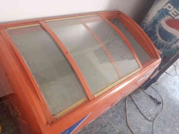 للبيع عارضات ومجمدات نضيفات وشغالات على الفحص السعر 850 وبيهن مجال الاستفسار على  ***********
