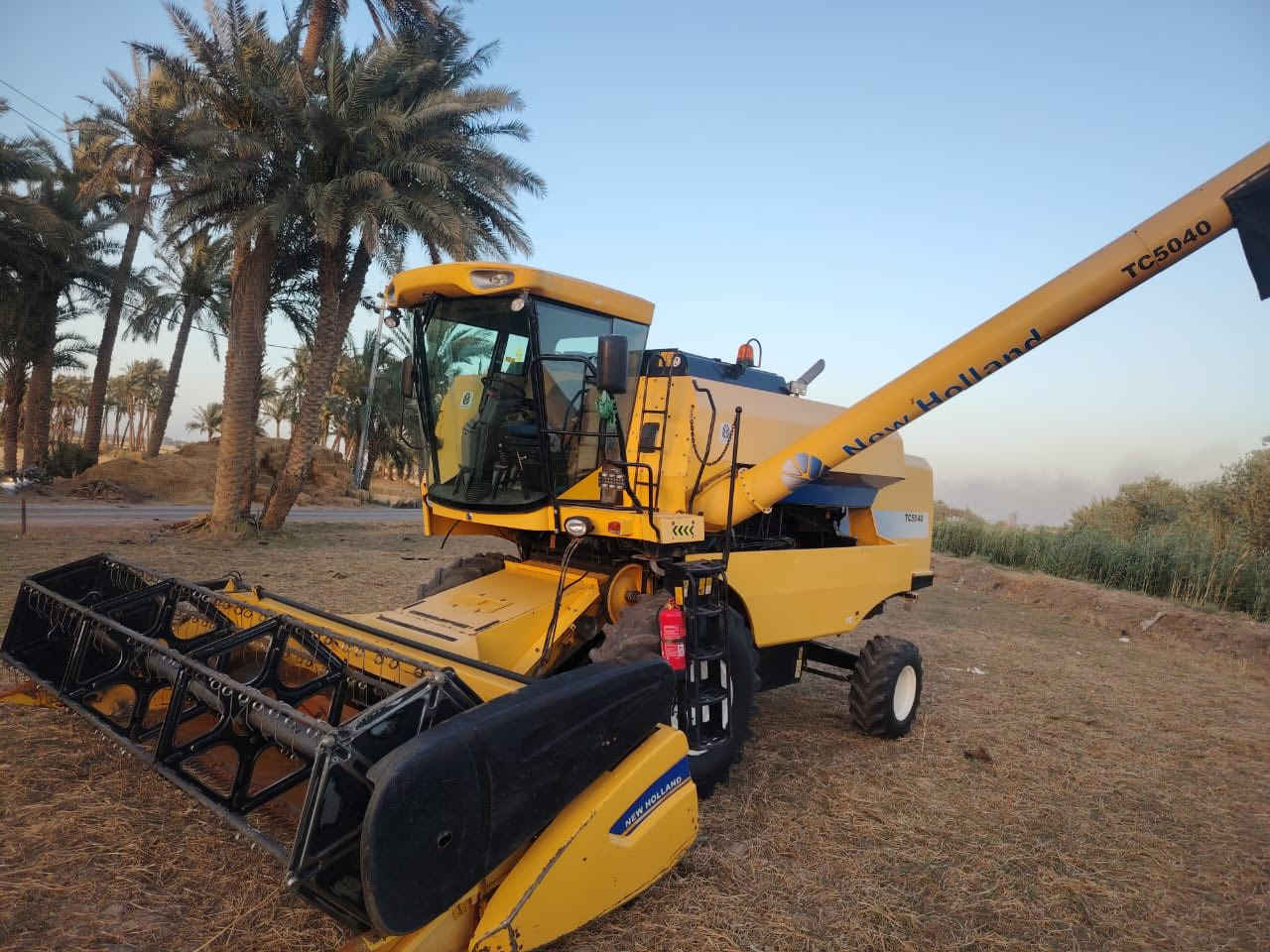 حاصده للبيع أربعه بلم قايش رقم واسط تحويل الشراي مملاتصال عله الرقم ***********السعر ٦٠ مليون وبيه مجال موديل ١٤
