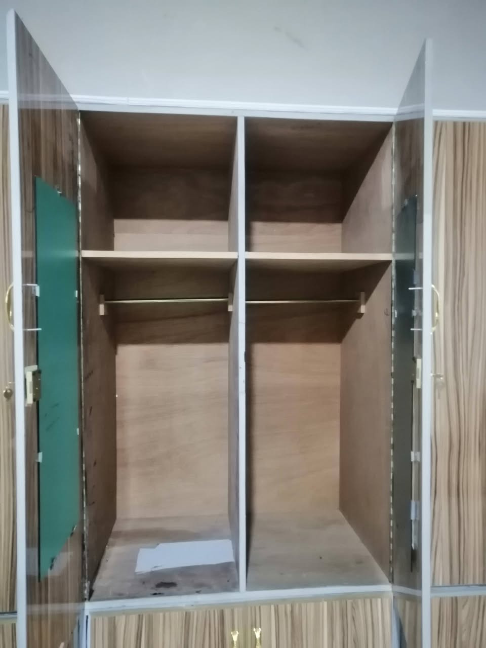 معرض نظيف قياس 3 امتار قطعتين للبيع سعر ١٦٥ تصال ***********
