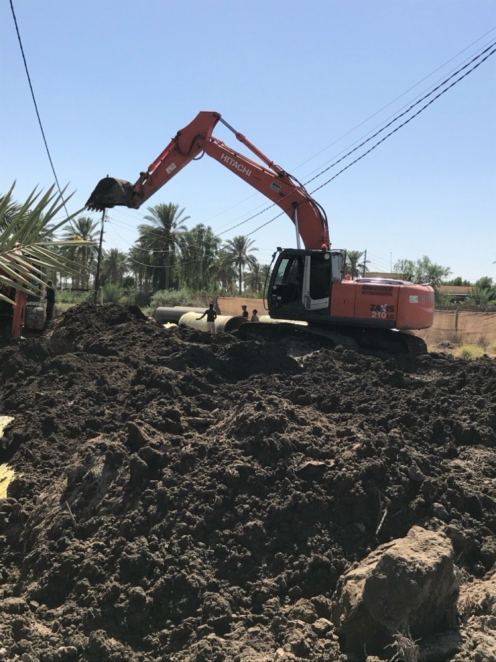 حفارة للايجار 
حفارة سرفة (زنجيل) ذراع قصير
حفارة نقار 
حفارة ذراع طريل
حفارة تاير