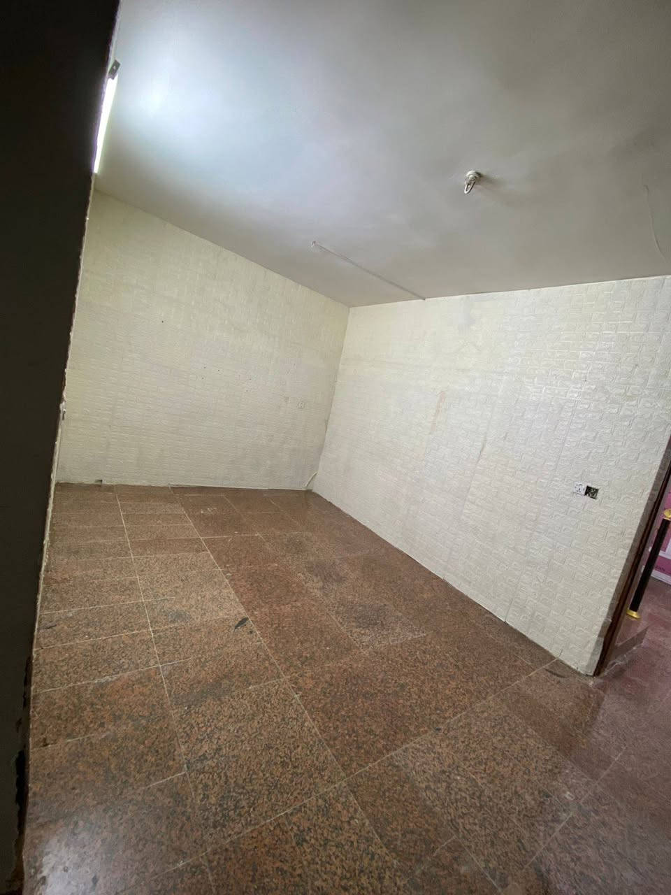 🏠 بيت مرمم جديد  للإيجار حي الجهاد  الأمانة قرب جامع مديحة الجنابي يحتوي على 3 نوم وصاله ومدخلين بيت 

المساحة 110متر. طابقين مدخلين  
 
الطابق الأرضي: غرفه نوم  صالة، مطبخ،، صحيات٢، منور، طرمة

الطابق الثاني غرفتين،  اكبار حولي، صحيات، بيتونة، سطحين
ايضا يوجد في البيت سخان ماطور مي خلاطات مغاسل وسنك كله جديد  
***********  يوجد واتساب
