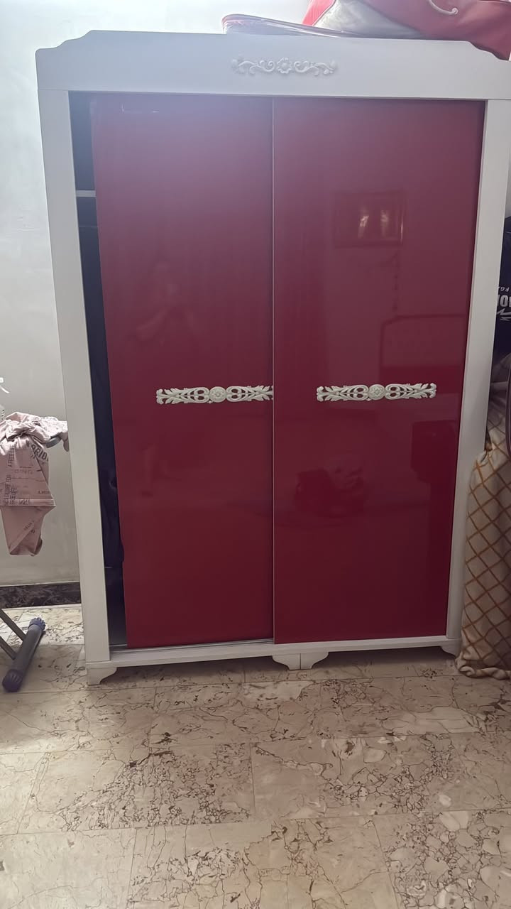 مرحبا عندي غرفتين نوم لفرد الأولى ماليزيه لونها سمائي addice  متكونه من ه قطع والأخرى ذات لون احمر تركي متكونه من ه قطع لفرد ايضاً وليس لطفل على من يرغب الاتصال بي


**إذا كنت صاحب هذا الإعلان وتريد حذفه لأي سبب، رجاءا أرسل رسالة إلى الدعم الفني**