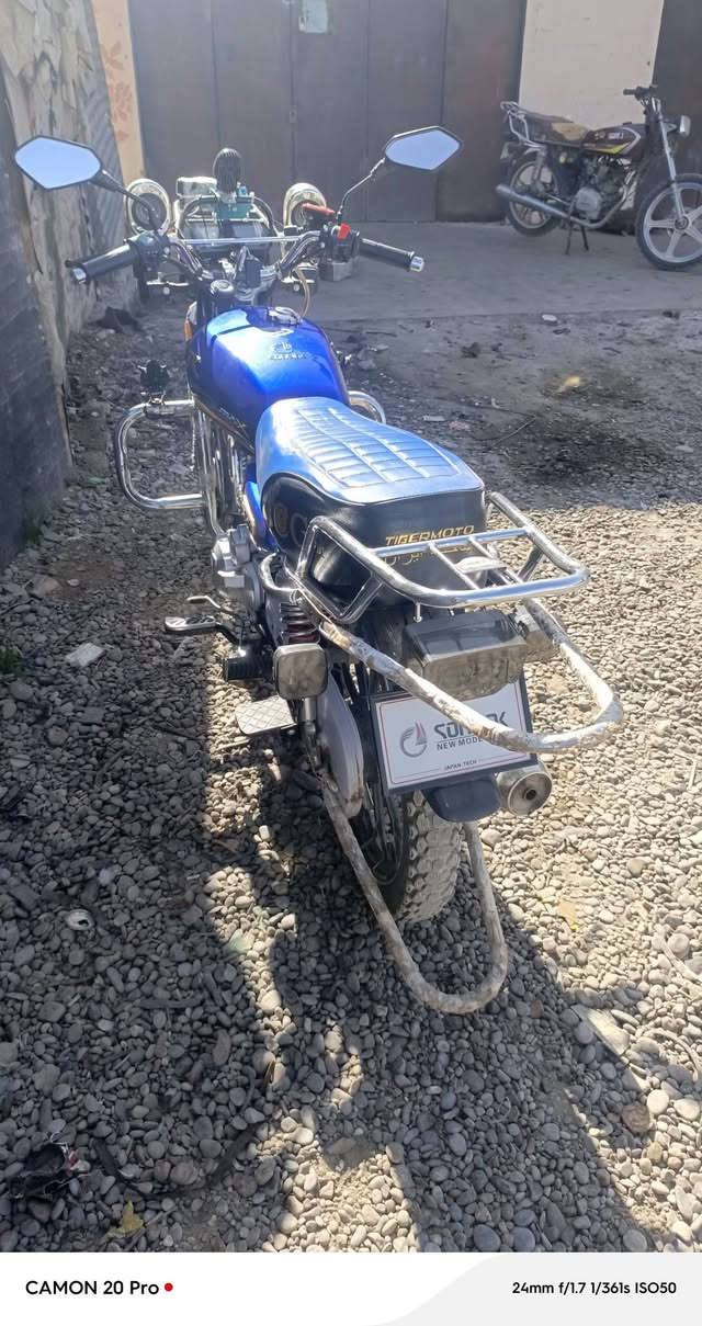 السلام عليكم سيفان للبيع موديل ٢٠٢٥وضع شركه السعر 700وبيه مجال المكان العلم قريه الربيضه ستفسار ***********
