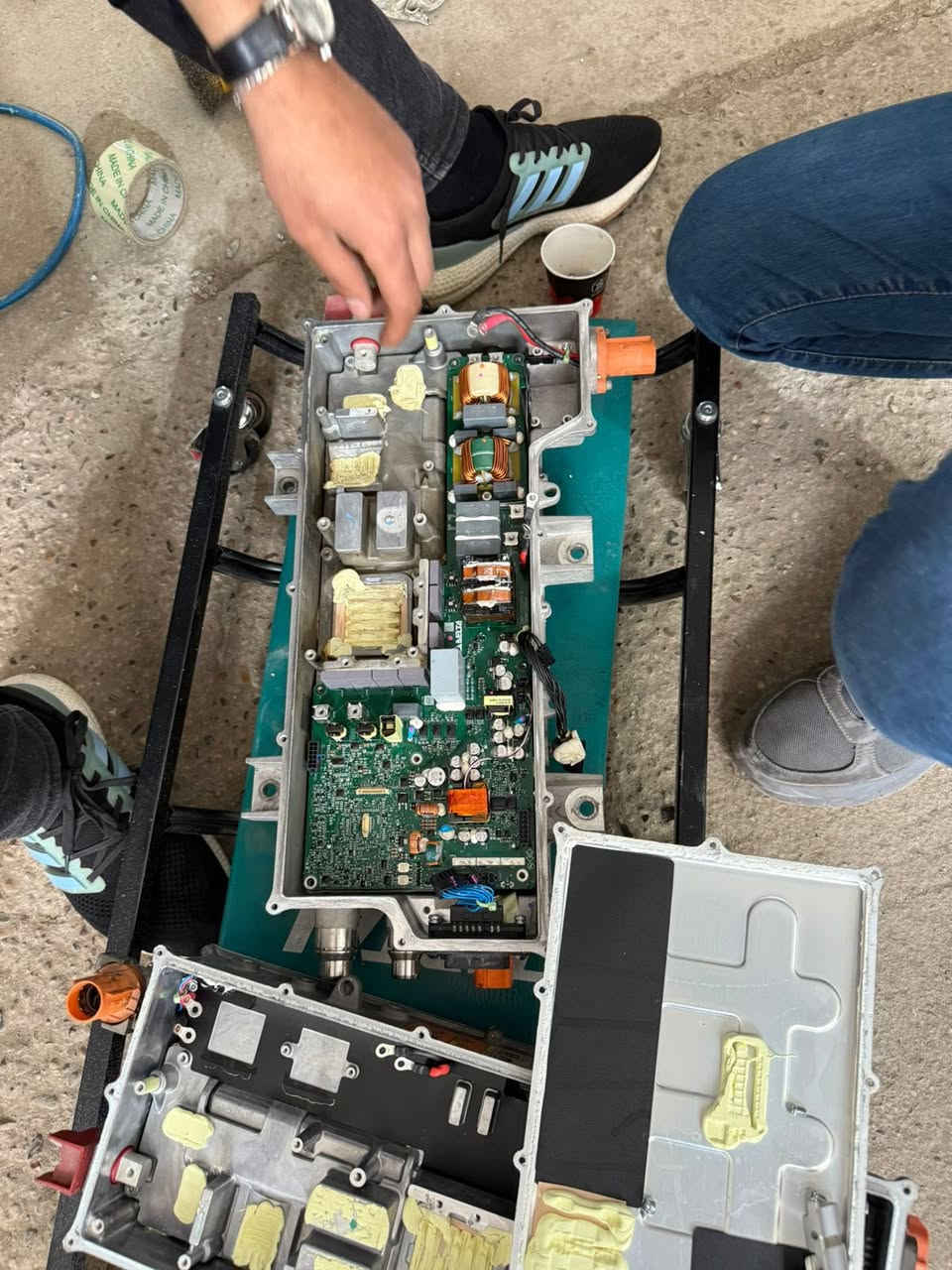 صيانه جميع السيارات الهايبرد                                                    صيانه انفيرترات الباسفكا الهايبرد 
العنوان بغداد الكراده شارع مدرسه بهلول 
***********
***********
