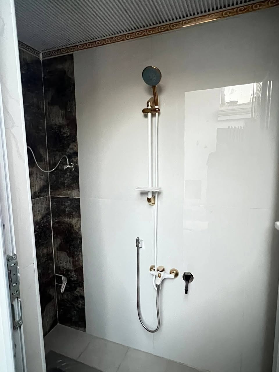 🩵اللهم صل على محمد وال محمد 🩵 
✨دار للبيع مساحة 110م حي القادسيه شارع 15 مقابل حي الأمير والمطار موقع مميز جدا بناء طابقين حديث vip بأحدث تفاصيل 4 غرف نوم دار مجهز بـ ثريا كبيرة الحجم ⚡⚡
               #مكتب_حي_العدالة_للعقار 
📍عنوان المكتب : حي العدالة شارع المستوصف قرب عياده المرشدي لطب الأسنان
بإدارة أبو أيه الحاتمي
***********📞
