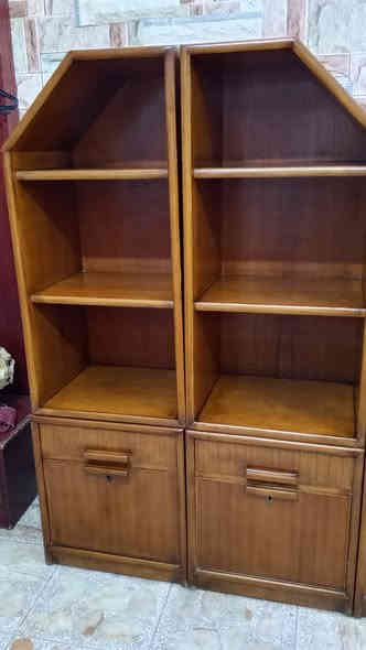 فاترينا كامله وابيع اجزاء سعره كله 250 بي مجال واذا اجزاء هم ابيع عادي كلمن وسعرة مكان بغداد المشتل شارع المدارس للاستفسار خاص او عالرقم ***********
