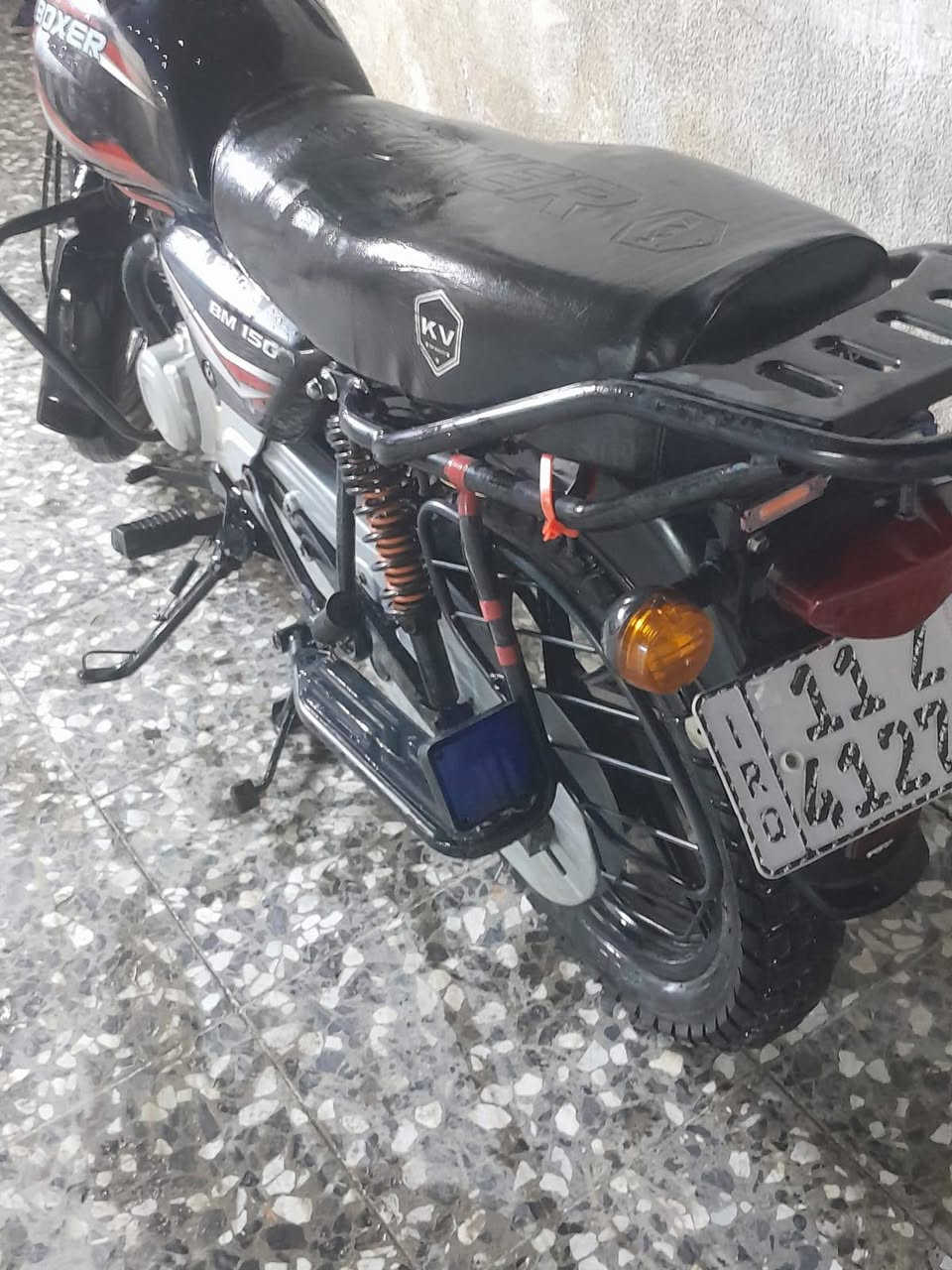 🏍️ للبيع: دراجة "واحد على واحد" - نظافة 100%
المواصفات:
الحالة: نظافة فول، دراجة تخبل وما بيها أي نقص.
المحرك: مجفتة "تجفيت شركة" (شغل درجة أولى).
الإضافات: دراجة "فول على حسب الأصول"، جاهزة من كلشي (شغل واطلع).
السعر: 1,900,000 دينار (مليون وتسعمائة ألف).
📍 المكان: بغداد - البلديات - تقاطع الكهرباء (الاستكشافات).
📞 للتواصل والاستفسار (واتساب): ***********
