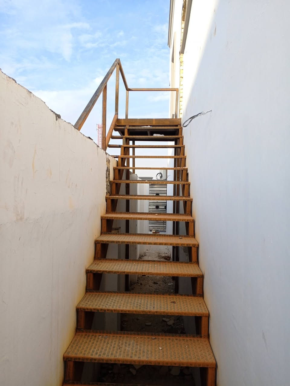 حداد متنقل داخل البصره
لعمل كافت الحداده ***********
