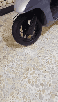 سلام عليكم دراجه سازوكي للبيع. 
دراجه ما مفتوحه و ما ناقصهه اي شي 
تجي تصعدهه وتروح . سعر ٣٧٥
ملاحضه مكلف بل نشر رقم صاحب دراجه ***********
