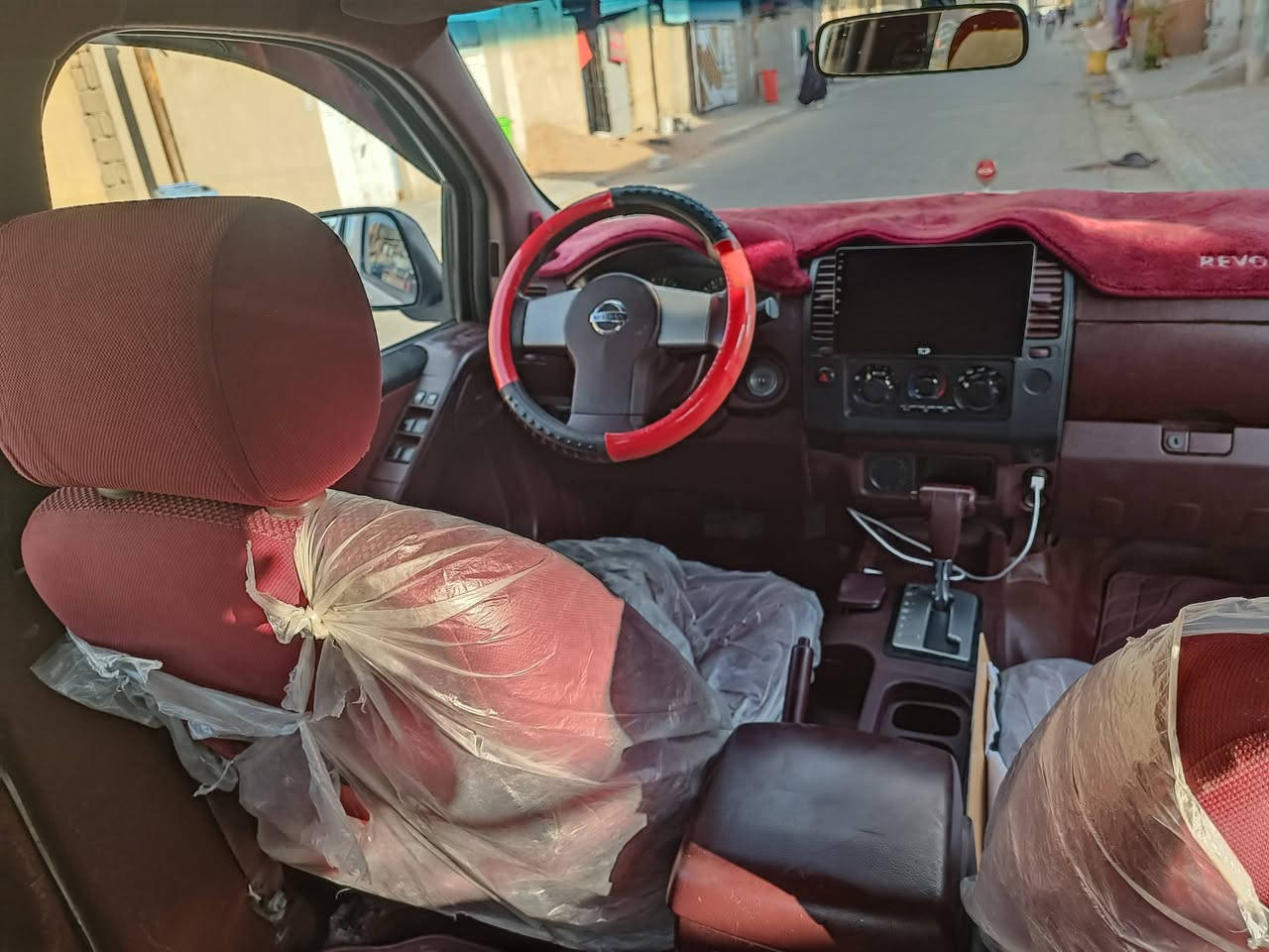 السلام عليكم 
نيفارا موديل 2014
محور 2500
تحويره تخبل شرط شلعه ومعدل كيجات كلهه شغاله تبريد شغال مكينه وكير كفاله ترايهه 160 لا رجفه ولا مشاوط تخم تاير جواها ومابيهه نقص السيارة جاهزه رقم دهوك نكليزي سنويه لل29
بيهه رشات صبغ شواصي والغود مكفوله 
العنوان كربلاء حي العسكري السعر 80 قفل ***********
