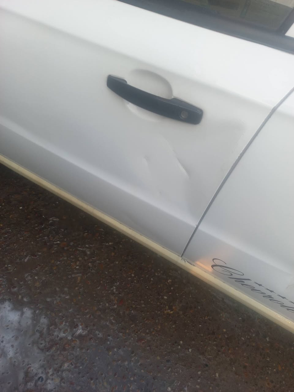 السلام عليكم سياره افيو٢٠٠١١شركه العامه مفتوح اوتوالسياره جديده مبدل جاملغات أماميه خياس مكفوله من الضربه بغدادالسنويه ٢٠٠٣٠ مكان السياره بغدادالحريه كله مكفول رقم الهاتف ***********السعر٦٥ وبيه مجال بسيط
