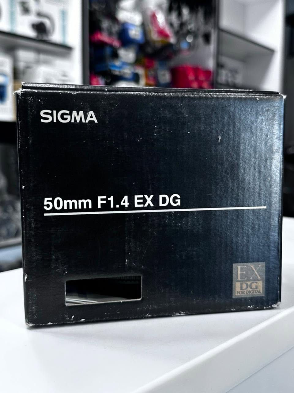 📸 عدسة الأحلام لعشاق البورتريه والعزل الاحترافي!

Sigma 50mm F1.4 EX DG HSM For Canon AF

إذا تبحث عن حدة عالية، ألوان رائعة، وعزل احترافي يخلي صورك بمستوى مختلف، فهاي العدسة تعتبر من أفضل خيارات الـ 50mm لمستخدمي Canon.

✅ فتحة عدسة واسعة F1.4
✅ عزل احترافي وخلفية ناعمة (Bokeh)
✅ مناسبة للبورتريه والتصوير الإبداعي
✅ تركيز سريع بفضل محرك HSM
✅ جودة بناء ممتازة

سواء كنت مصور محترف أو صانع محتوى، هاي العدسة راح تضيف لمسة احترافية لكل لقطة. 🎬📷

📍 بغداد – باب الشرقي مقابل حديقة الأمة
📞 ***********

السامر لمستلزمات التصوير الاحترافي
