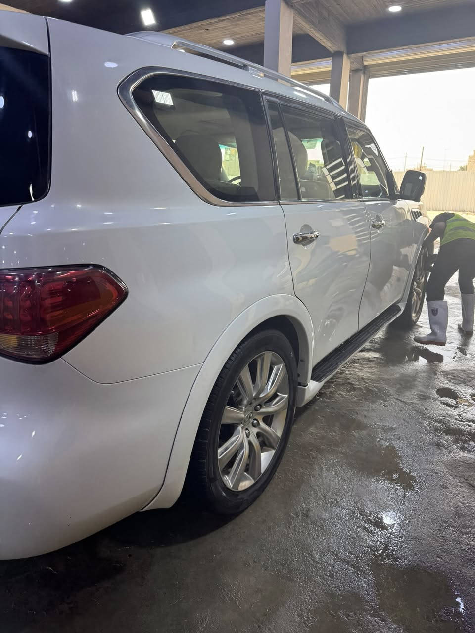السلام عليكم انفنتيqx56 موديل2011خليجي مكفوله سياره ماعدا صبغ عام اثر تقشير صبغ رقم بغداد مكانها بغداد ترهم مراوس السعر 160وبيها مجال للتواصل واتساب ***********
