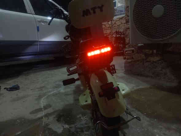 للبيع ماطور شحن نضيف حجم 14  .  4 بطاريات السعر280   الف وبي مجال بسيط 
✅سويج وبصمه وسويج فتح بطاريات وسويج قفل الملف. 
✅اشارات امامي خلفي. 
✅السرعه ما بين 50 و 45.
✅اناره ليليه اماميه. 
✅تايرات جبلي امامي خلفي. 
✅تشغيل عن بعد
✅انذار مانع سرقه
العنوان بروانه الشاعي للتواصل الاتصال على الرقم ***********
