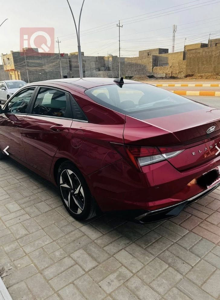 السلام عليكم( ١٦٠ )وبيها مجال رقمها (كاتي اربيل )
النترا 2023 اعلى فئه لمتد 
فول مواصفات للاخير.........  1/1
بدون صبغ كلين 
دخول ذكي+ تشغيل عن بعد
فتحه سلايد روف 
اناره ترحيبيه بقبضات الابواب 
صندوق ذكي يفتح عند الاقتراتب 
رادارات 360 درجه+ نقاط عمياء 
نضام المحافضه على المسار+قياده ذاتيه 
شحن لاسلكي +حساسات خلفيه 
لايت امامي 3عدسات زينون+بك لايت LED متصل 
كشنات جلد 
شاشه معلومات كبيره+عدادات ديجيتال 
اوتو هولد 
هاند بريك بصمه 

مكان السيارة بغداد
***********
