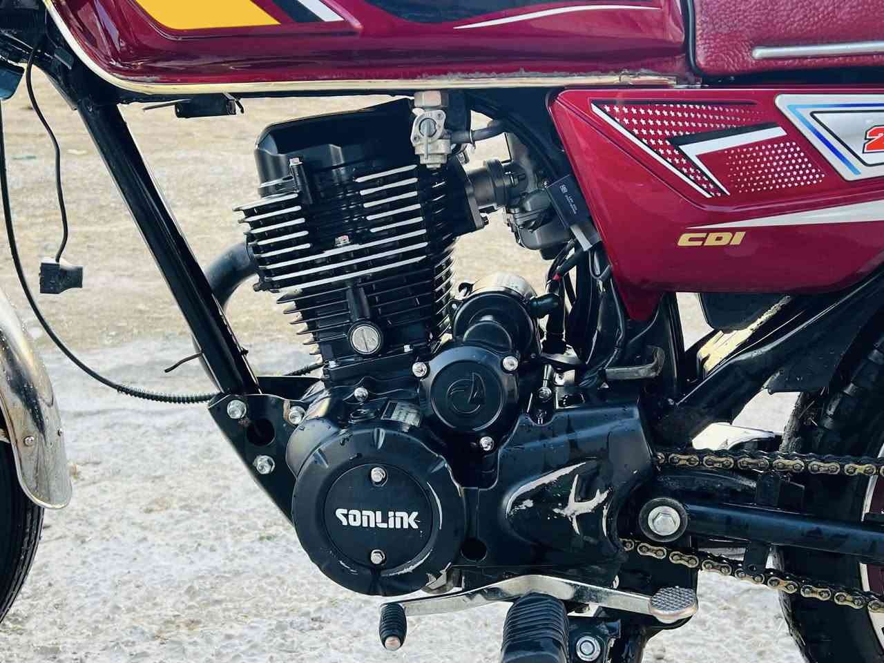 يالله
دراجة ايراني سولنك 5 كير باب الاول الاصلي 
 موديل 2025 شكل 25
دراجة بحقيقه احلى من صور كامرة موبايل تعبانه 😅
 مكينه cc200 بدون رجة نهائيا 
نفس محرك الدايوان ،محرك مكفول كفالة عامة 
اكرر دراجة مكفولة كفاله عامه ما بيها اي نقص فقط قبق زنجيل ب7 الف بس اتعاجز أشده 
لون مميز احمر ويل مشيف 2026😍
اوراق موجودة دراجة نازلة ب25 شهر 5
 كبل اسويلك باسمك مكاتبة احولك اني مشتري اول 
 استخدام شخصي دراجة ما متعوبه 
عارضها745 وبيها مجال”
 دراجه زيرو ⚜️
عنواني بغداد العامريه  
رقم 📞 *********** اتصال وواتساب موجود
شراي راسل وبيك خير وادلل
المو شراي لا يعلق ولحد يكسر بيها دراجة
