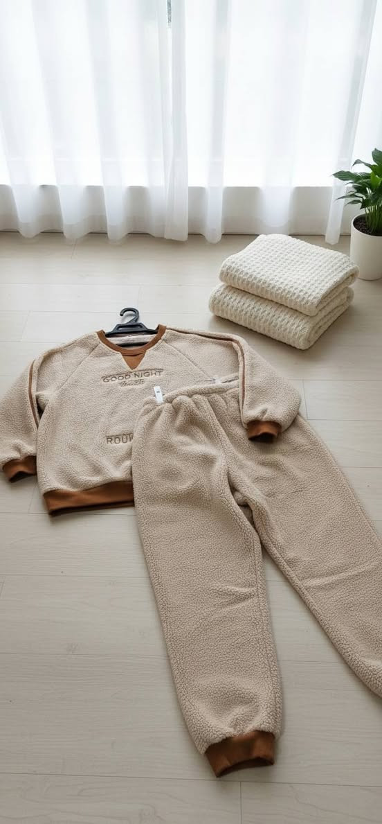 وفرنا  الچ تراك نسائي  "خيااااال".خامته اصليه 100٪ درجه اولى

​جمالچ يستحق الأفضل.. لا تقبلين بأقل من هالفخامة😍

قياسات  :  من  L إلى XXXL
​✅ موديل حصري ما موجود بكل مكان.
​✅ خامة شتوية ثقيلة تغنيچ عن ألف قطعة.
​✅ مظهر أنثوي يخبل بالصور وبالحقيقة.

عنوان المحل: واسط الزبيديه شارع المدارس مقابيل مدرسه القيروان قرب المنتزه
----------------------------------------------------------------------
للتواصل واتساب: ***********

@الجميع
