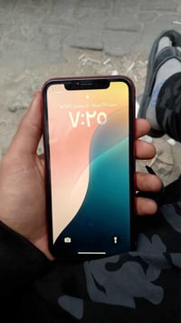 آيفون ١١ عادي مكفول ذاكره ١٢٨  بطاريه ٧٢  سعرها ٢٠٠بي ومجال مكاني شعله...