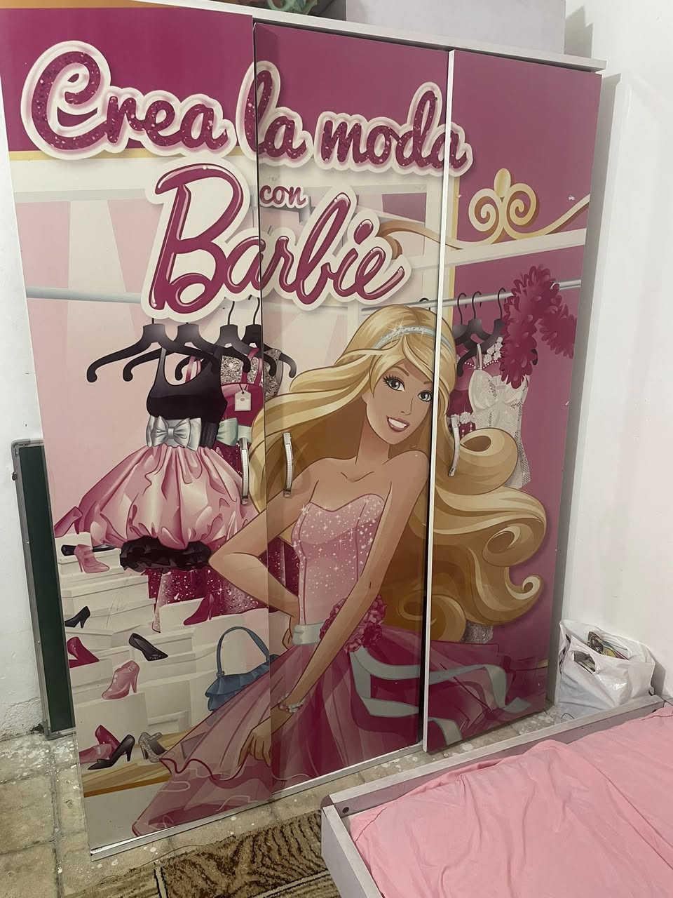 السلام عليكم غرفة اطفال للبيع نظيفه العنوان بغداد العامريه السعر مناسب كلش تواصل على الرقم ***********
