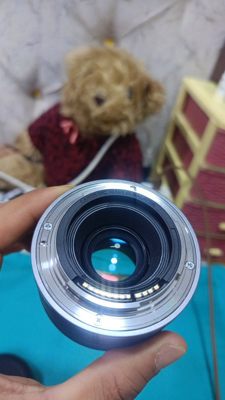 Canon 50m RF  f1.8
عدسه لوك نضيفه كلش واستخدام بسيط 
فتحه 1.8 عزل او دقه تخبل
 تستخدم للفيديو او جلسات 
سعره 200 الف 
توصيل متوفر 
واتساب ***********
