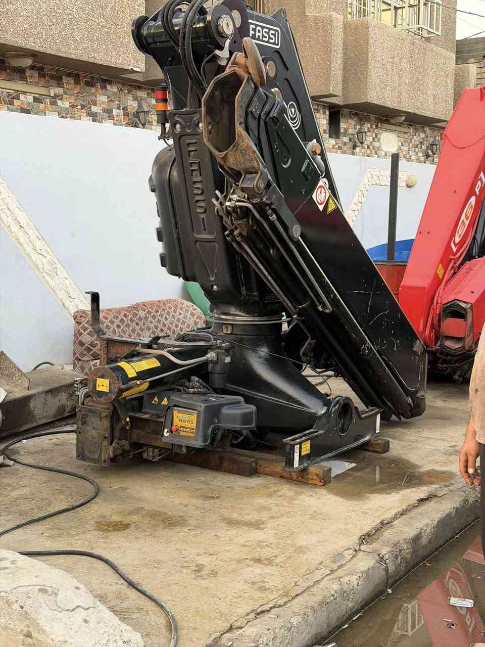 سلام عليكم كرين فاسي أوربي 14طن ريمونت كنترول أربع رجلين مخالف دبل طلقه موديل 2007 مكفول كفاله عامه  *********** كرار
