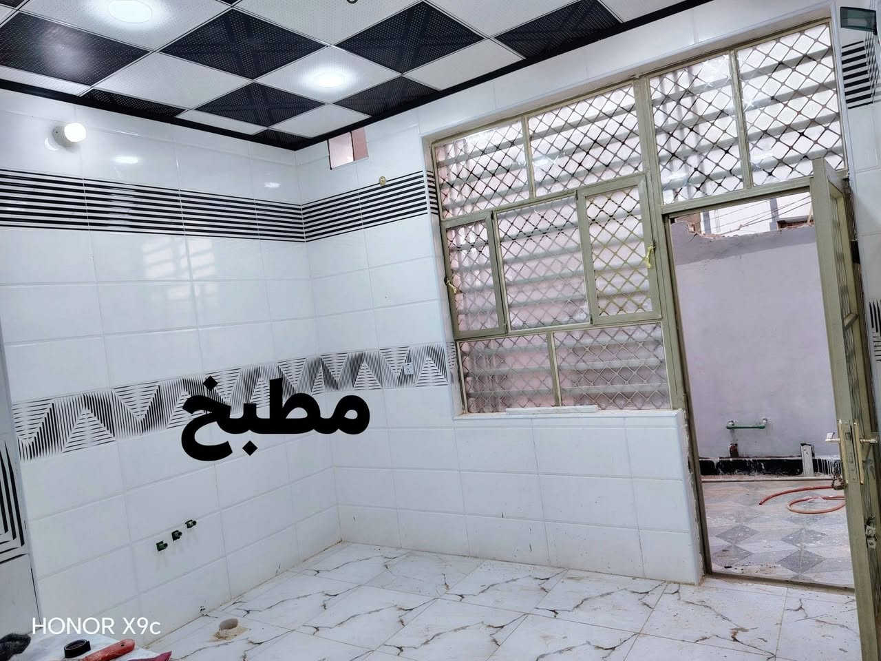 بيت لبيع مسجل بل بلديه  عنوان خلف أسواق كرار طويل قرب ساده مجاهيل غير مسكون  مربع 100 متر يحتوي على غرفه وستقبال مطبخ وصاله وتخاريج اساس كونكريت البنين طابوك سقف صب كونكريت  شبابيك تسكام بيت درجه أوله تصال على رقم ***********
